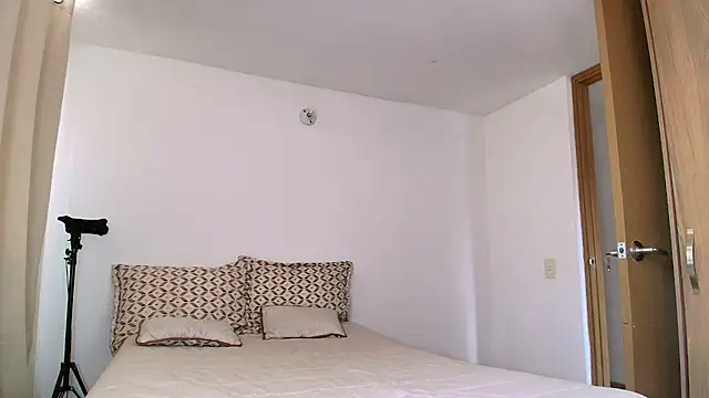 SARA TS FOX online show from 03/07/26, 08:03