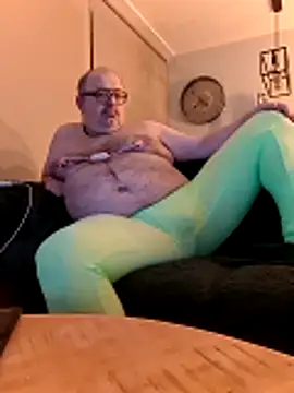 Bibear197511 online show from 11/19/25, 06:08