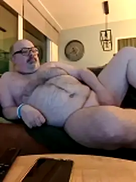 Bibear197511 online show from 10/28/25, 06:40