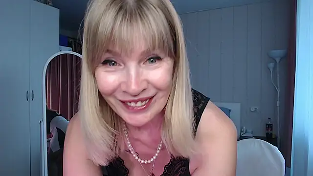 JuliaVilnet online show from 05/15/26, 05:05