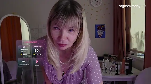 Snapshot of JuliaVilnet chatting on 03/11/25, 05:13 JuliaVilnet online show from 03/11/25, 05:13