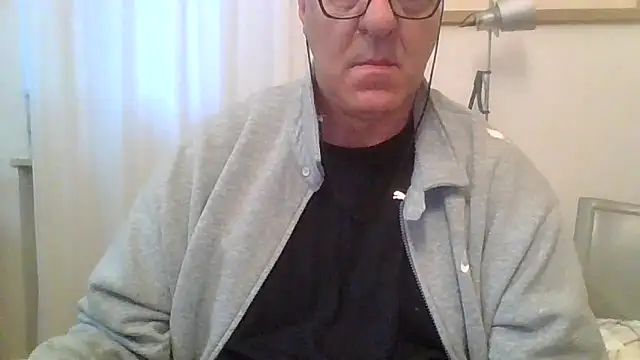 Snapshot of ANONIMO7735 chatting on 10/20/25, 05:20 ANONIMO7735 online show from 10/20/25, 05:20