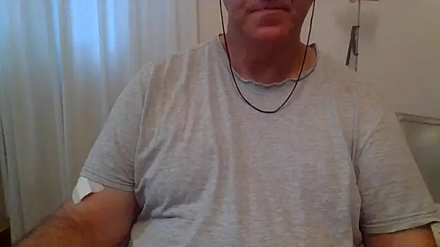 Snapshot of ANONIMO7735 chatting on 09/30/25, 05:02 ANONIMO7735 online show from 09/30/25, 05:02