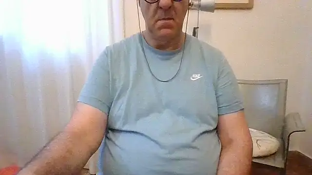 Snapshot of ANONIMO7735 chatting on 06/11/26, 04:20 ANONIMO7735 online show from 06/11/26, 04:20