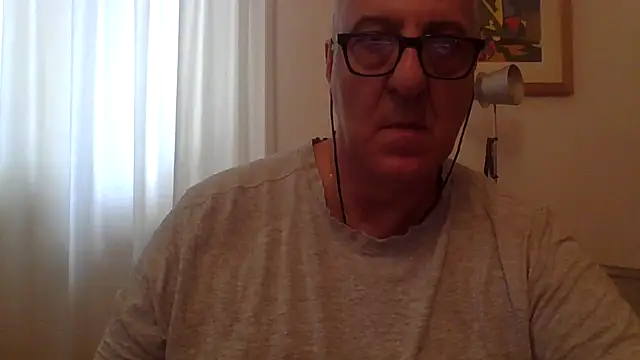 Snapshot of ANONIMO7735 chatting on 09/29/25, 09:27 ANONIMO7735 online show from 09/29/25, 09:27