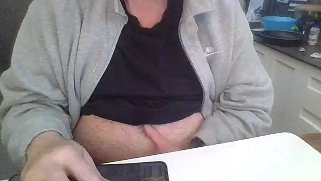 Snapshot of ANONIMO7735 chatting on 04/12/26, 10:29 ANONIMO7735 online show from 04/12/26, 10:29