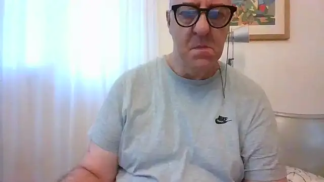 Snapshot of ANONIMO7735 chatting on 06/04/26, 04:06 ANONIMO7735 online show from 06/04/26, 04:06