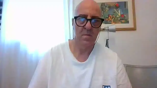 Snapshot of ANONIMO7735 chatting on 06/15/26, 10:15 ANONIMO7735 online show from 06/15/26, 10:15