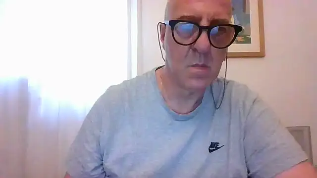 Snapshot of ANONIMO7735 chatting on 06/11/26, 04:26 ANONIMO7735 online show from 06/11/26, 04:26