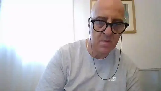 Snapshot of ANONIMO7735 chatting on 06/17/26, 10:25 ANONIMO7735 online show from 06/17/26, 10:25