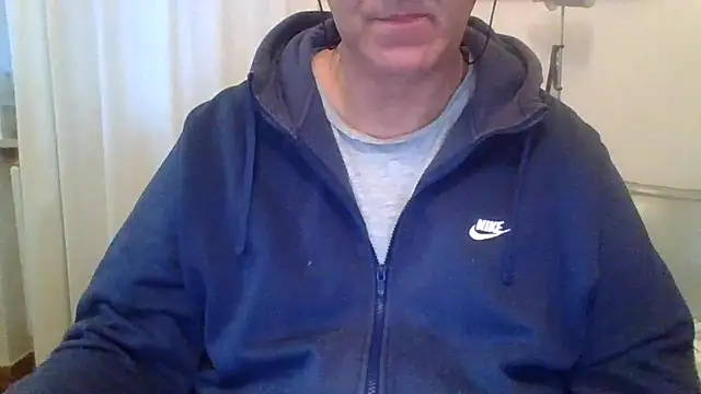 Snapshot of ANONIMO7735 chatting on 10/03/25, 04:58 ANONIMO7735 online show from 10/03/25, 04:58