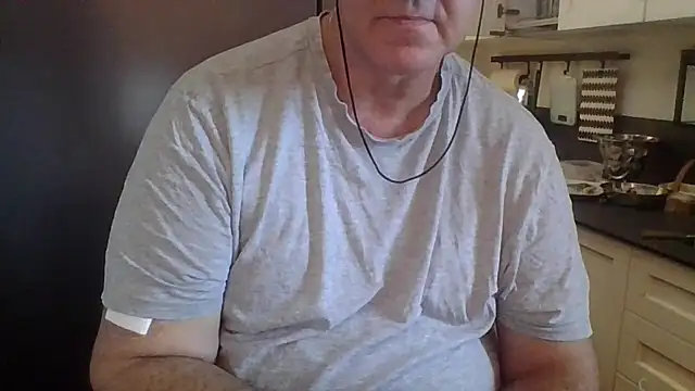 Snapshot of ANONIMO7735 chatting on 09/27/25, 10:32 ANONIMO7735 online show from 09/27/25, 10:32