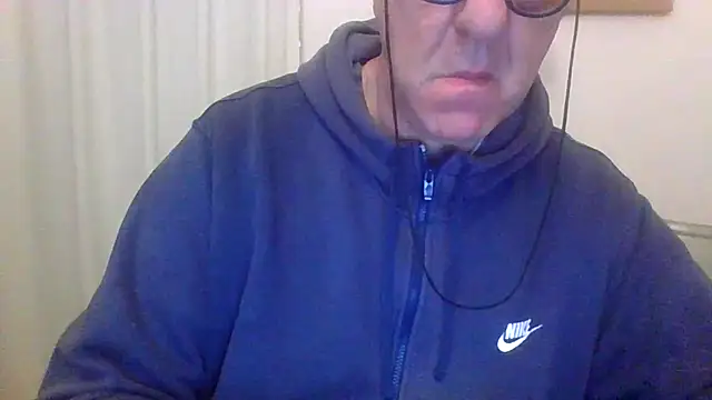 Snapshot of ANONIMO7735 chatting on 04/04/26, 04:19 ANONIMO7735 online show from 04/04/26, 04:19