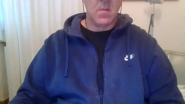 Snapshot of ANONIMO7735 chatting on 10/04/25, 05:20 ANONIMO7735 online show from 10/04/25, 05:20