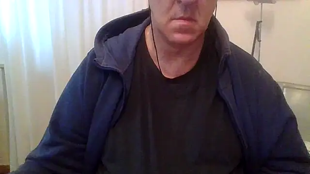 Snapshot of ANONIMO7735 chatting on 10/05/25, 05:31 ANONIMO7735 online show from 10/05/25, 05:31