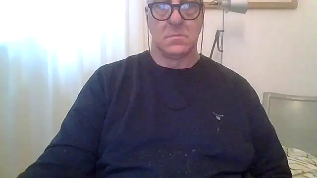 Snapshot of ANONIMO7735 chatting on 03/04/26, 06:43 ANONIMO7735 online show from 03/04/26, 06:43