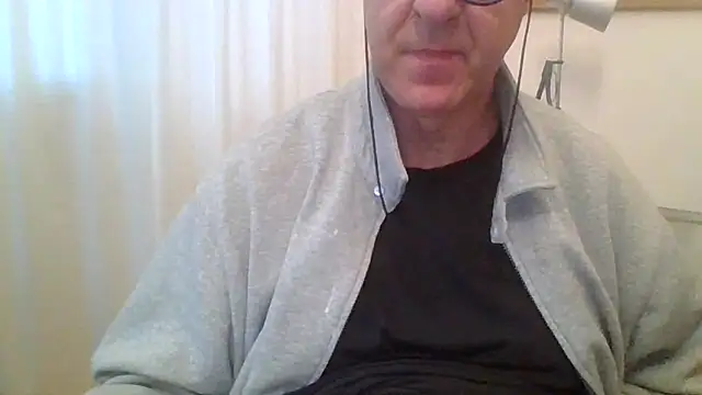 Snapshot of ANONIMO7735 chatting on 04/13/26, 04:49 ANONIMO7735 online show from 04/13/26, 04:49