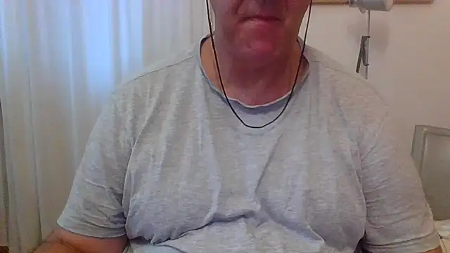 Snapshot of ANONIMO7735 chatting on 09/28/25, 05:03 ANONIMO7735 online show from 09/28/25, 05:03