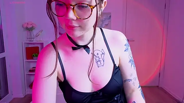 Snapshot of MilenaSaint chatting on 10/16/25, 04:59 MilenaSaint online show from 10/16/25, 04:59