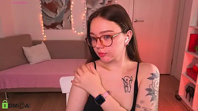 MilenaSaint online show from 11/21/25, 05:17