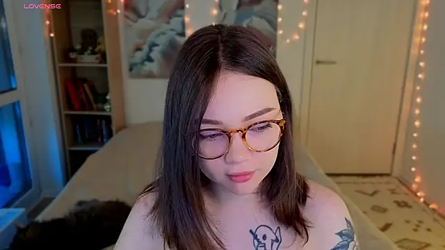 MilenaSaint online show from 04/11/26, 04:09