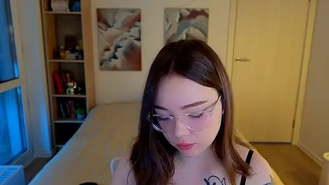 MilenaSaint online show from 05/11/26, 03:41