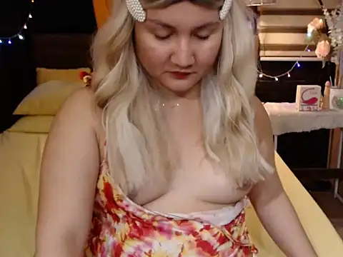 Snapshot of xheavenlytrans chatting on 12/18/25, 12:42 xheavenlytrans online show from 12/18/25, 12:42