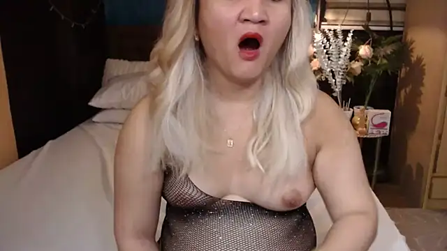 Snapshot of xheavenlytrans chatting on 10/31/25, 08:49 xheavenlytrans online show from 10/31/25, 08:49