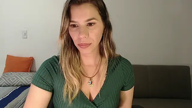 ms sofia x online show from 10/01/25, 10:57