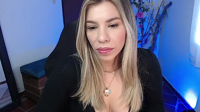 ms sofia x online show from 10/29/25, 03:33
