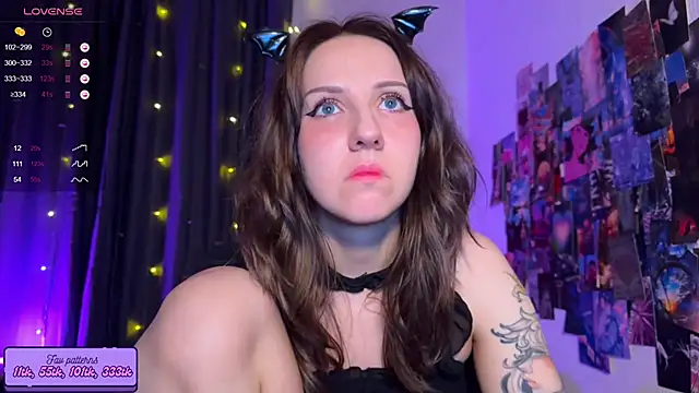 HotaruTomo online show from 10/31/25, 10:27