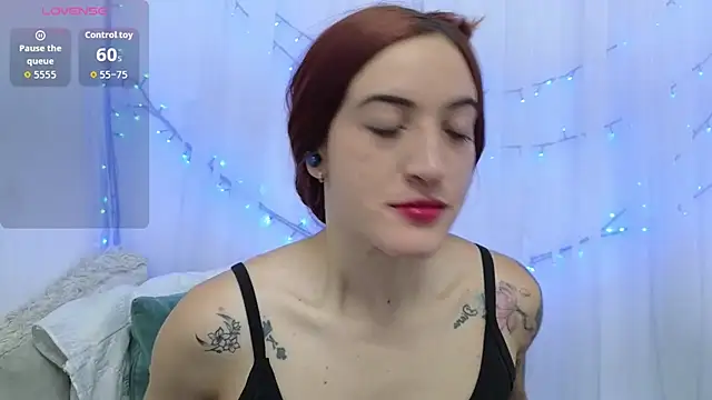 Snapshot of ninaa_fox chatting on 07/07/26, 04:21 ninaa fox online show from 07/07/26, 04:21