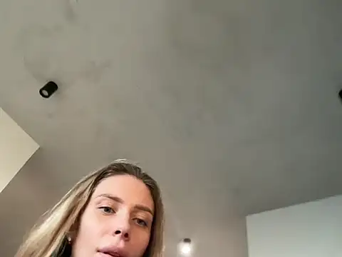 Iris cherry online show from 12/17/25, 01:16