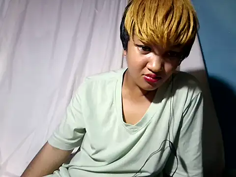 Snapshot of AVRILA chatting on 10/01/25, 06:07 AVRILA online show from 10/01/25, 06:07