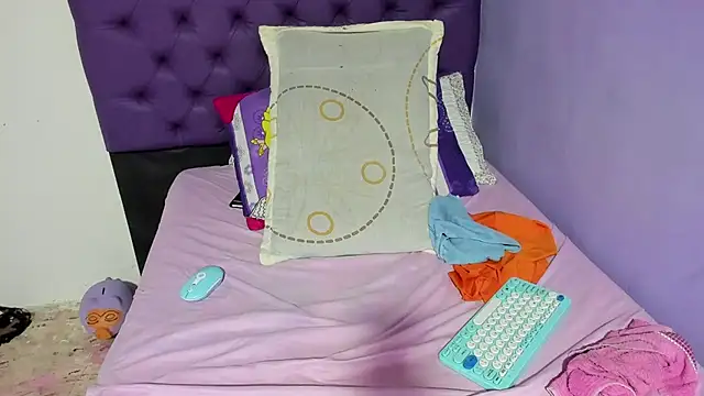 Margoth clain online show from 03/08/26, 01:33