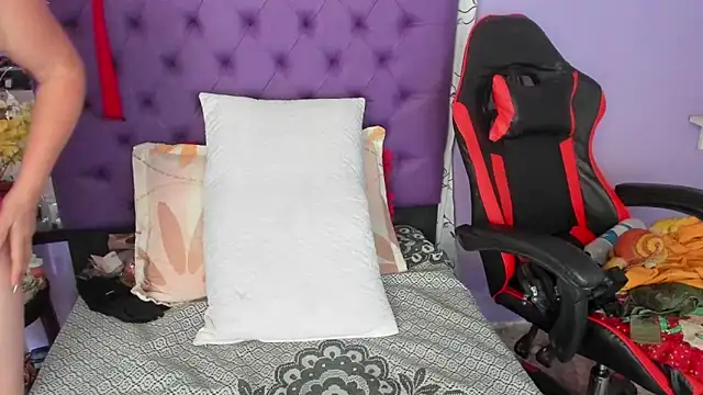 Margoth clain online show from 10/31/25, 12:57