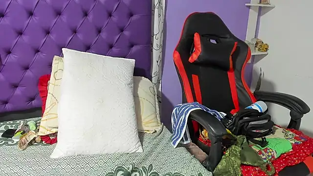 Margoth clain online show from 10/29/25, 01:59