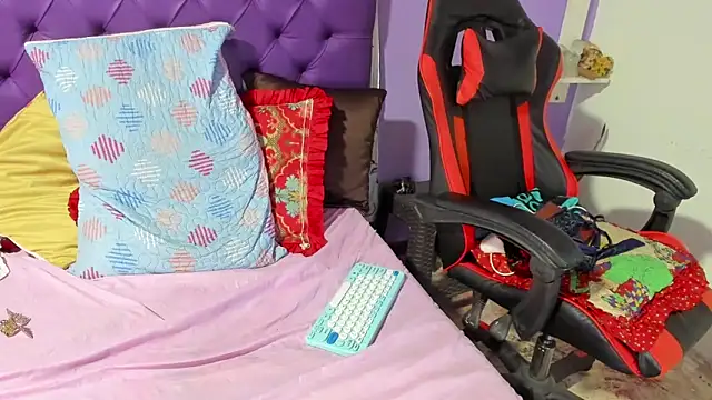 Margoth clain online show from 12/22/25, 02:44