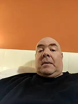 Snapshot of brian4300 chatting on 01/09/26, 02:13 brian4300 online show from 01/09/26, 02:13