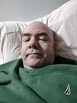 Snapshot of brian4300 chatting on 01/19/26, 02:37 brian4300 online show from 01/19/26, 02:37