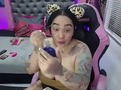 Snapshot of JEENEVIEVE chatting on 03/11/25, 06:19 JEENEVIEVE online show from 03/11/25, 06:19