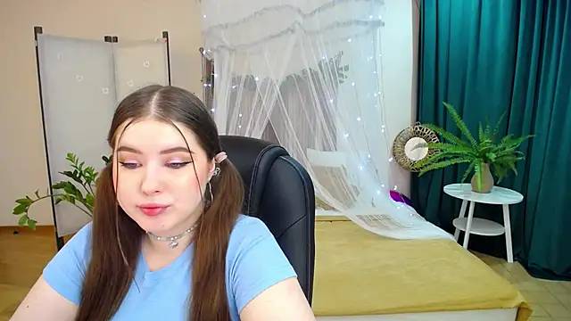 NicoleFoxery online show from 03/19/25, 06:23
