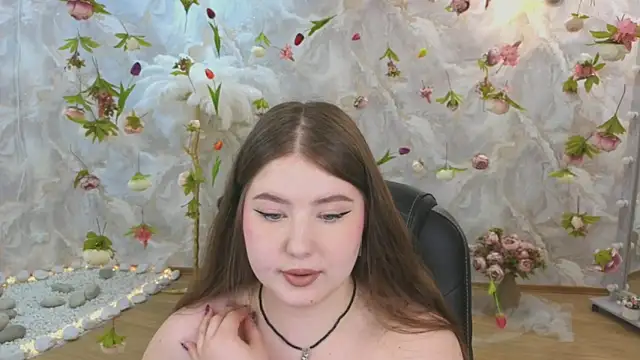 NicoleFoxery online show from 06/19/26, 06:47