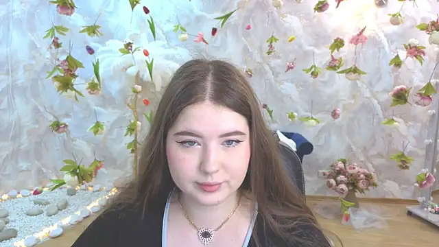 NicoleFoxery online show from 05/25/26, 06:17