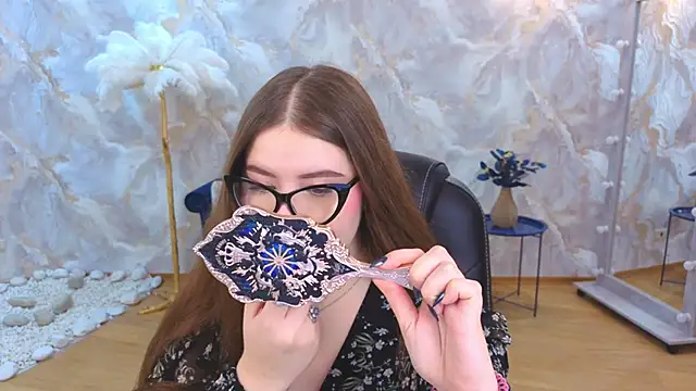 NicoleFoxery online show from 11/14/25, 06:22