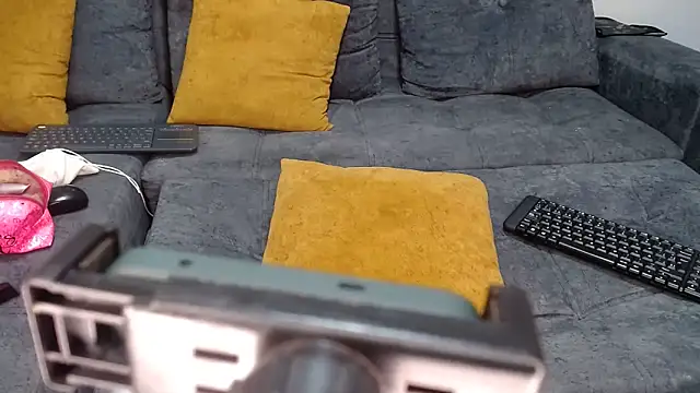 Snapshot of kamila-diablita chatting on 02/19/25, 05:16 kamila-diablita online show from 02/19/25, 05:16