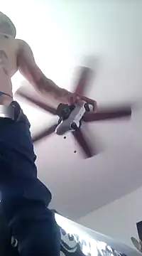 Snapshot of Prettyboiflaco chatting on 02/27/25, 04:32 Prettyboiflaco online show from 02/27/25, 04:32