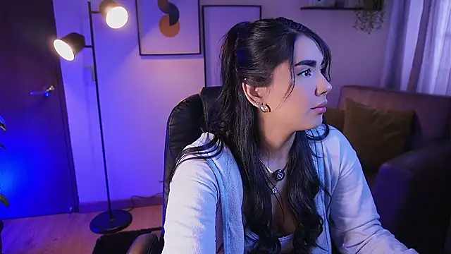 Isabella dior online show from 11/21/25, 02:49