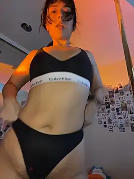 Evie-Luna online show from 11/24/25, 12:21