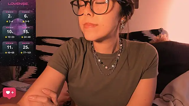 Evie-Luna online show from 10/05/25, 12:45